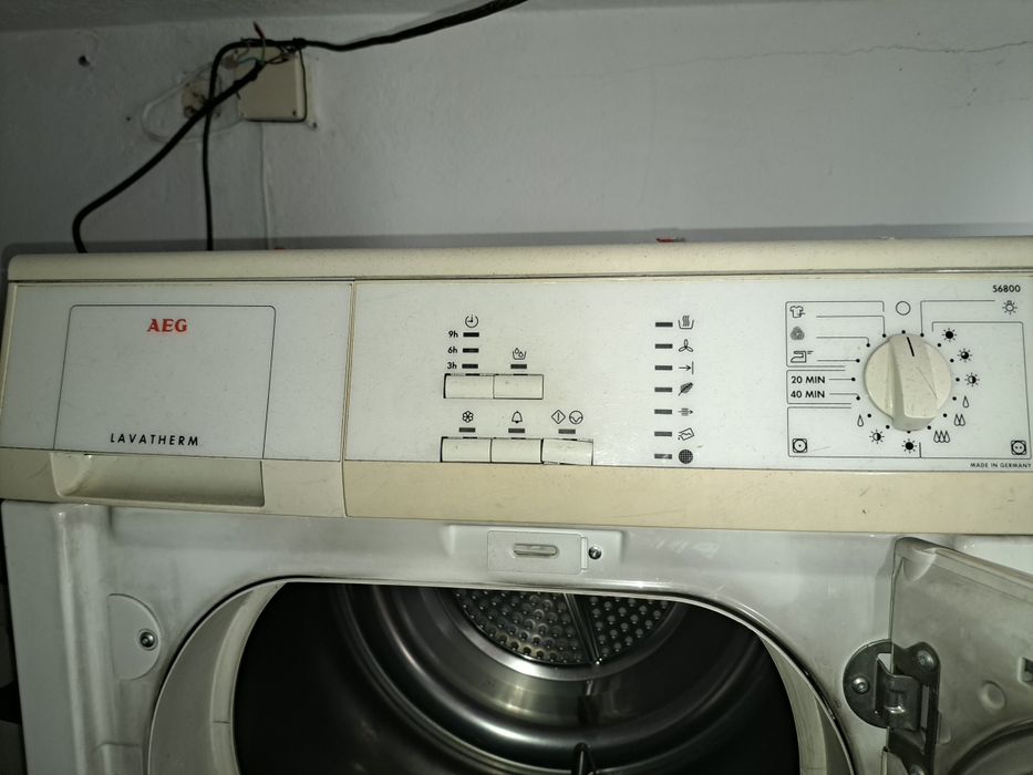 Máquina de secar AEG Lavatherm T56800 – para peças ou reparação