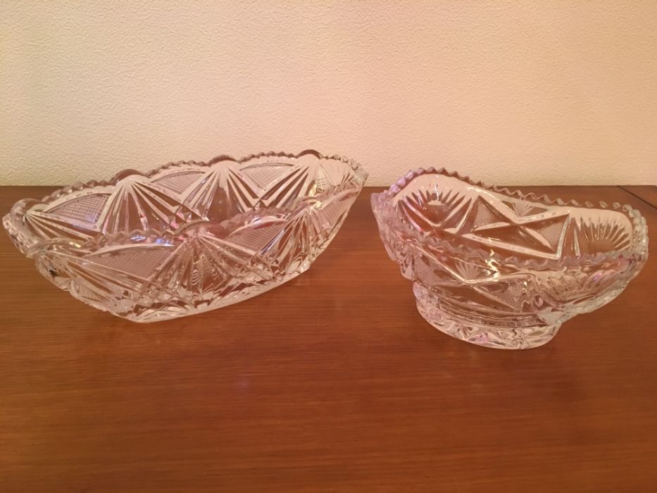 Хрустальные вазы и салатницы