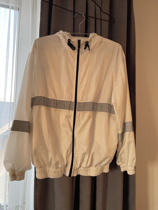 Чорна осіння куртка, Вітрівка від Bershka