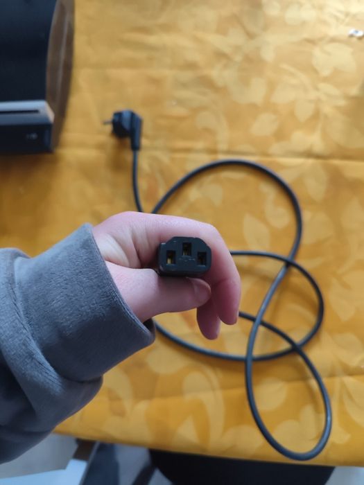 PlayStation 3 com todo completo com o comando e dois jogos