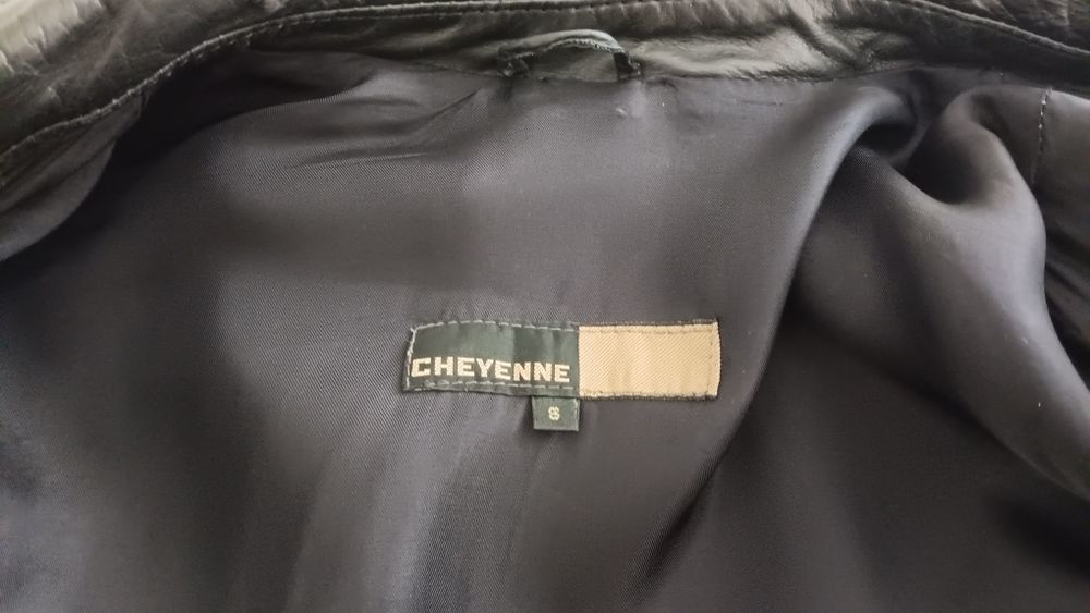 Casaco preto em pele