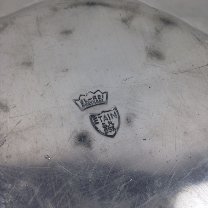 Conjunto de Jarro e Prato em Estanho