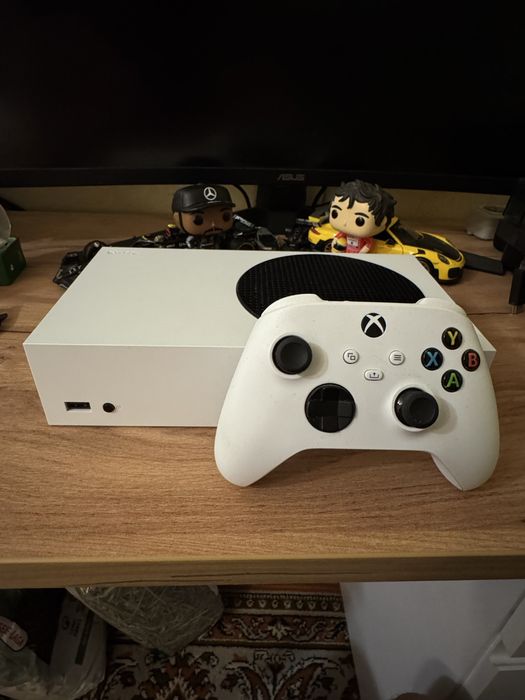 Продаю Xbox Series S в ідеальному стані