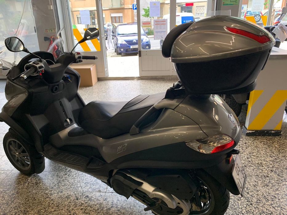 Piaggio  MP3 400 de 2010 Top case Piaggio, Tucano, Manoplas
