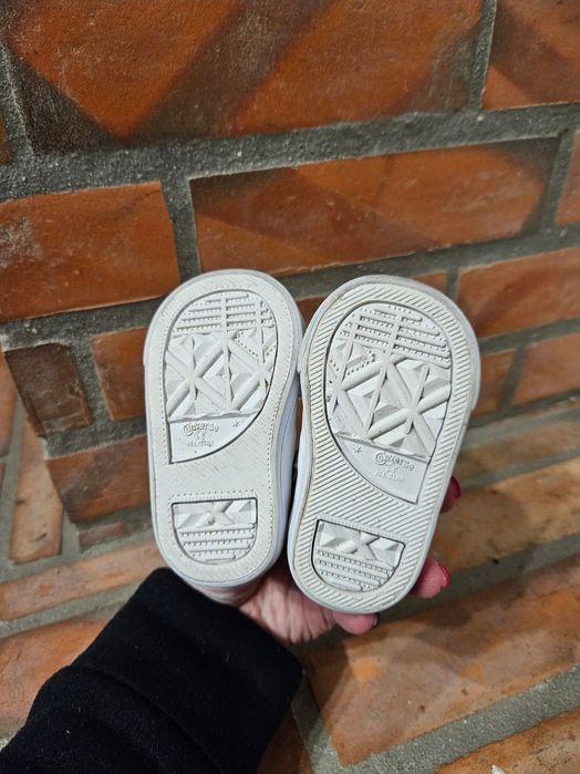 Ténis All Stars brancos (tam 18) como novos

Ténis com pouco uso, muit