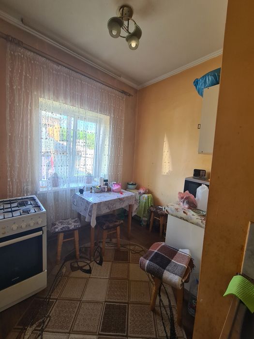 Оренда однокімнатної квартири  по вул Руська,  перший поверх.