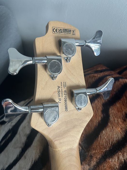 Gitara basowa Cort Action PJ