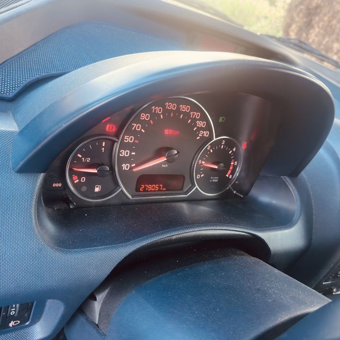 Peugeot 1007 1.4 HDi (2005)  Muito Económico