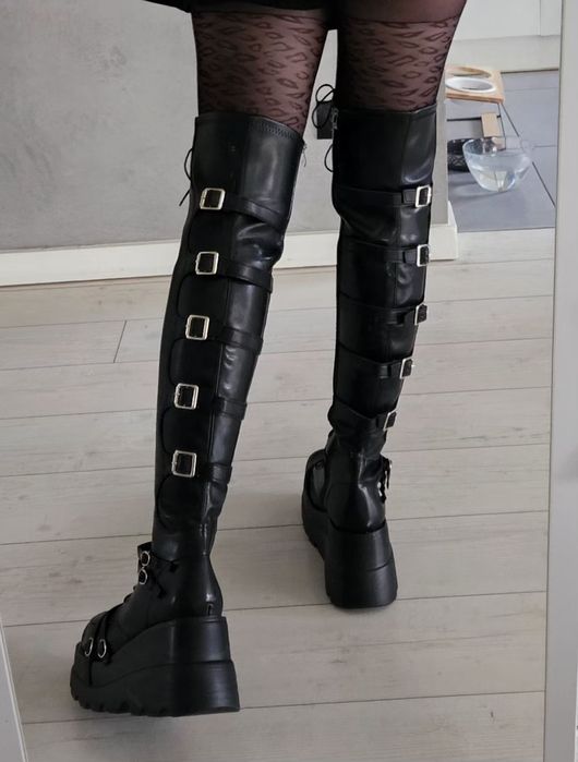 Wysokie glany na platformie z klamrami 41 42