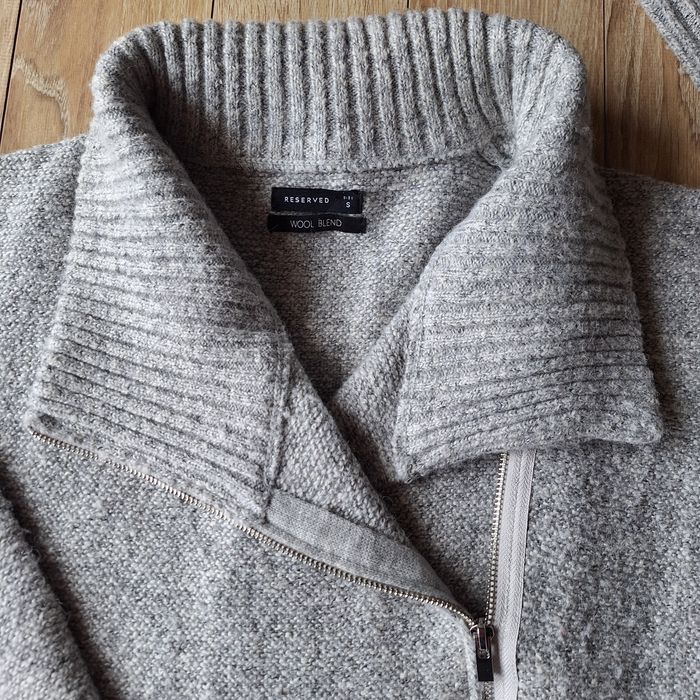 Sweter damski na jesień.