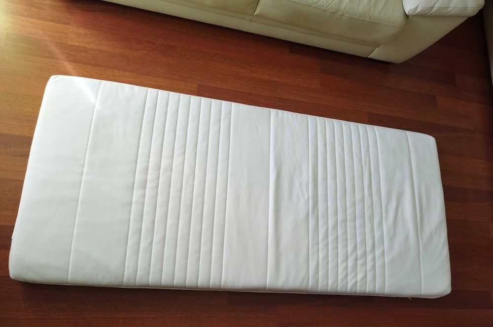 Sobrecolchão 90x200, com 7cm de espessura, marca Tussoy IKEA.