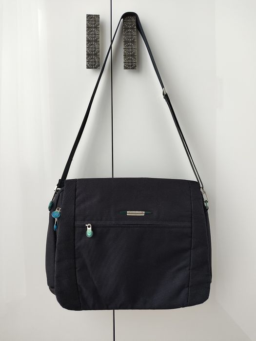 Czarna torba na laptopa 15,6 Samsonite pojemna teczka na ramię
