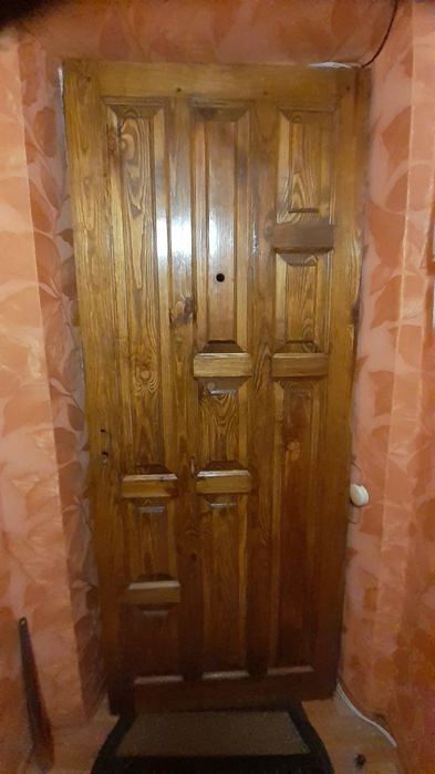 Входная дверь деревянная