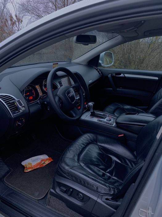Продам Audi q7 3.0 tdi