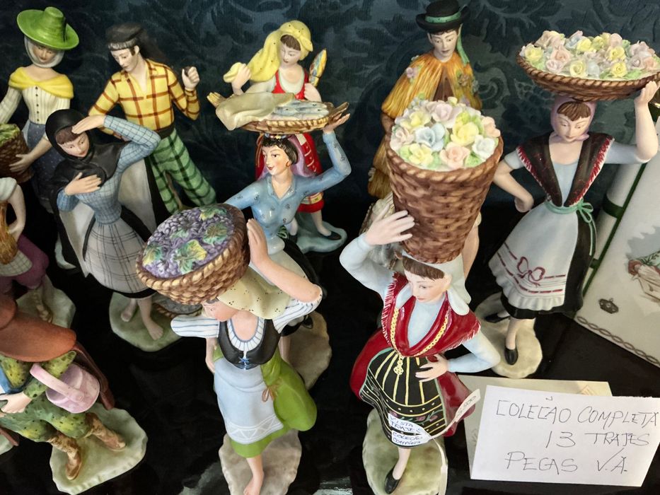 Trajes de Portugal coleção completa 13 peças porcelana pintura manual ,anúncios abaixo