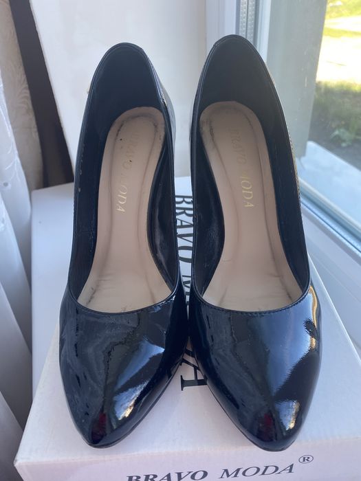 Лакові чорні туфлі 38 розмір