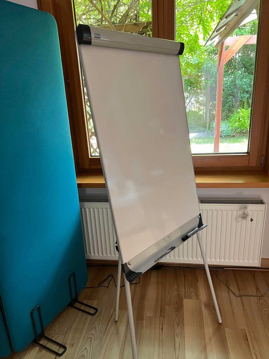Flipczart podłogowy do prezentacji suchościeralny