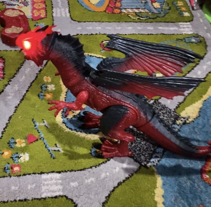 Динозавр на пульті управління