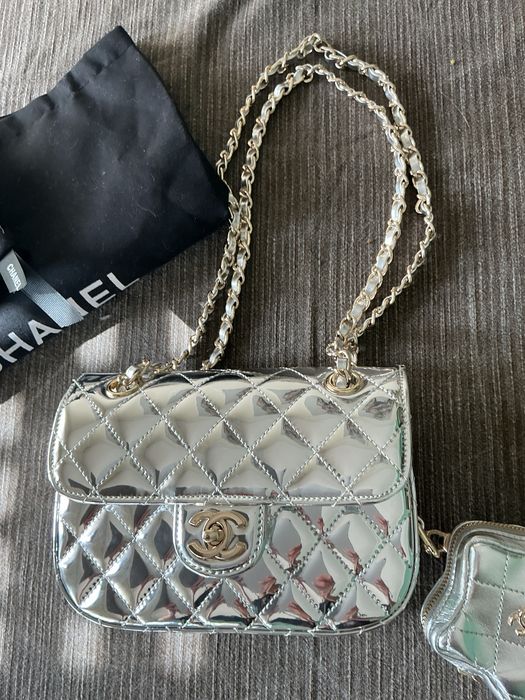 Bolsa Metalizada Prateada Chanel