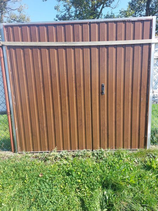 Bramy garażowe , segmentowe, rolowane, stalowe. Rolety zewnętrzne