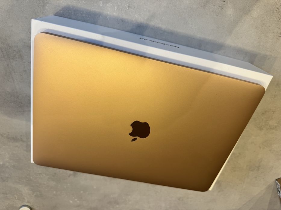 MacBook Air M1 z 16 GB RAM 256GB 13,3 cala Gold 2024 Katowice