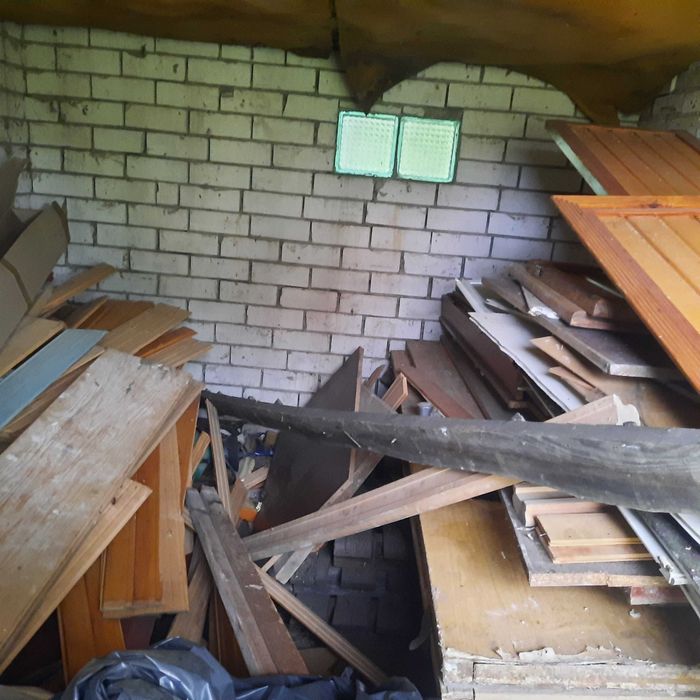 На Дрова деревяні дошки, безкоштовно, назбираємо цілу машину
