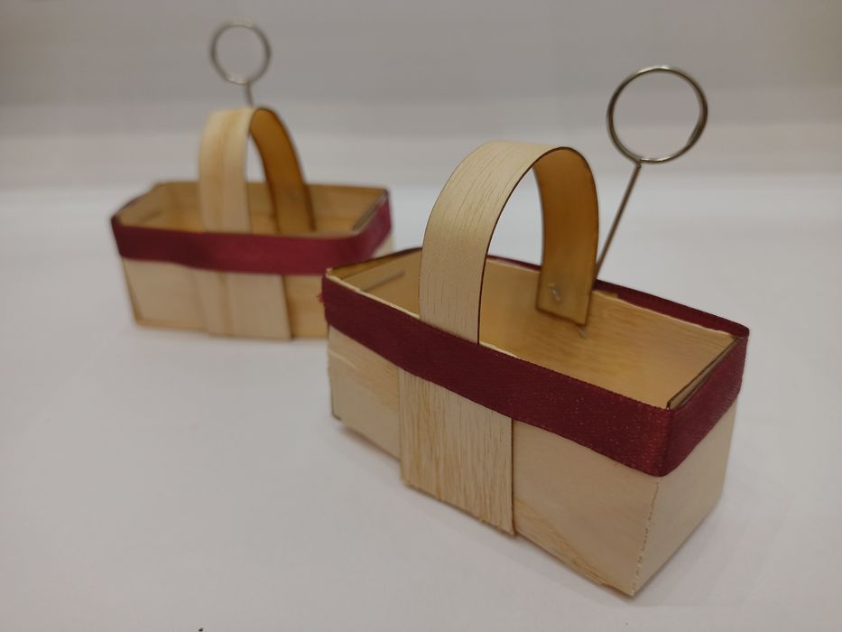 Drewniane podstawki pod winietki w stylu rustykalnym – ślub, chrzciny