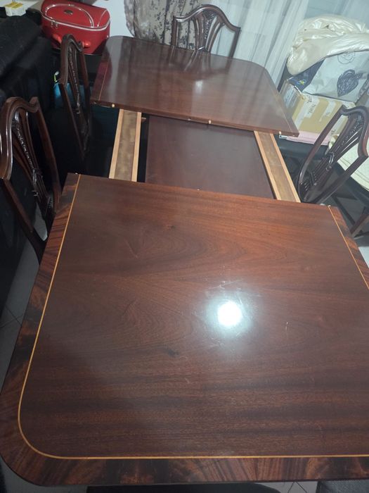 Mesa extensivel Mogno 180-220cm + 8 cadeiras