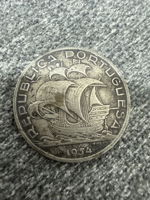 Moedas antigas em bom estado