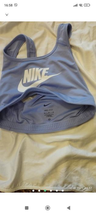 Жіночий топ від NIKE