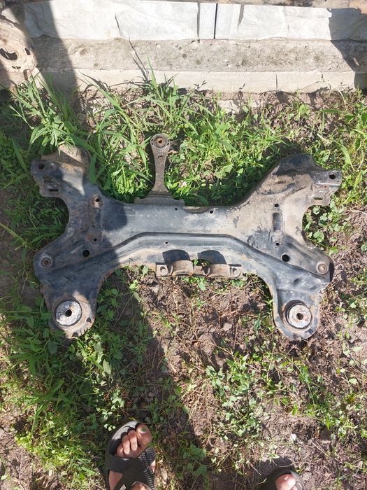 Передня балка Гольф 4 2002р.