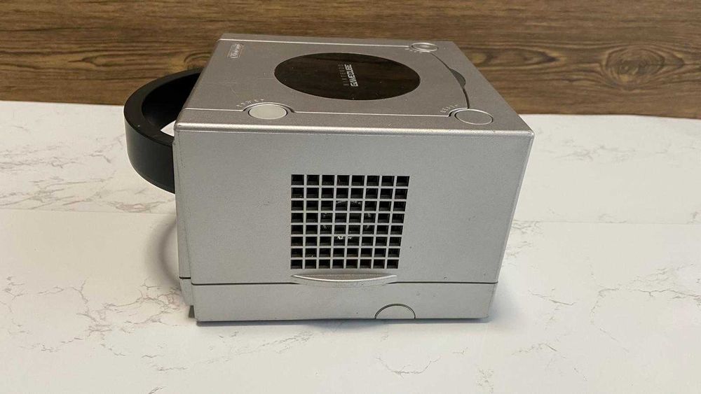 Consola Nintendo GameCube + 3 comandos + acessórios