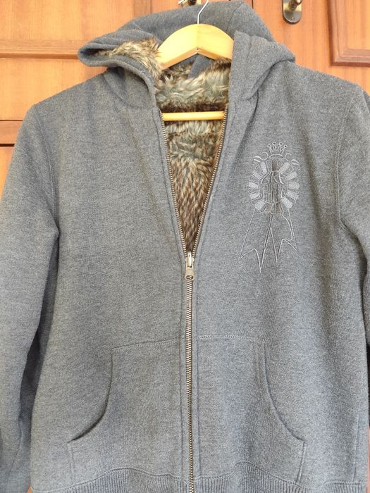 Casaco cinza com pêlo