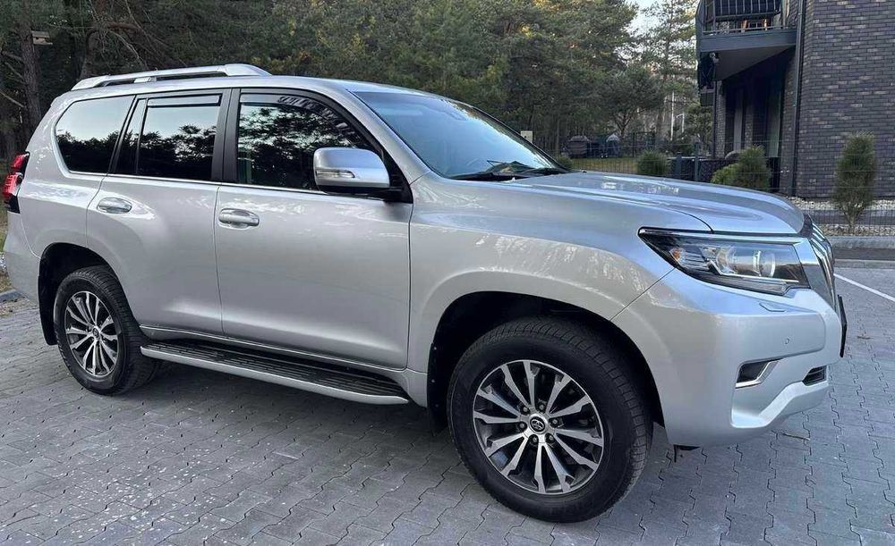 У продажі авто з ЄС Toyota Land Cruiser Prado 2019 року.