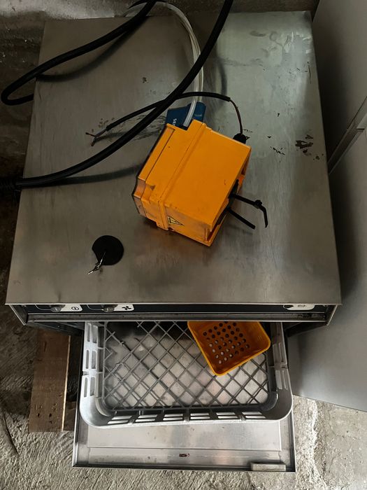 Máquina de lavar a loiça Silanos industrial + doseador de detergente