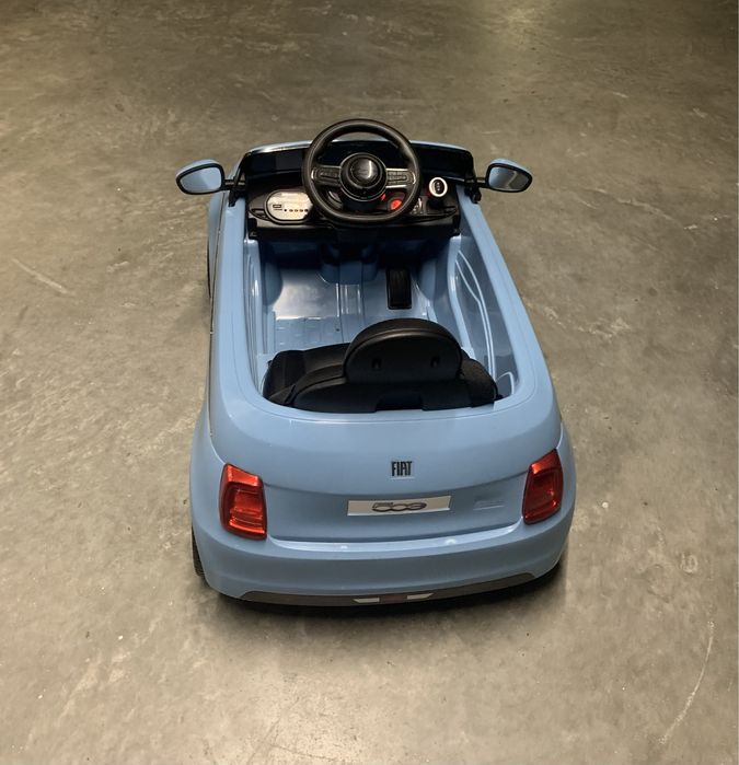 Carro electrico FIAT 500 para criança conduzir dentro  chipolino