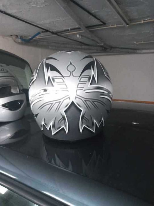 Capacetes Mota SHOEI e NAU SPIRIT.