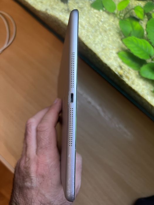 Планшет Apple iPad Air 1 16GB Wi-Fi (A1474) білий