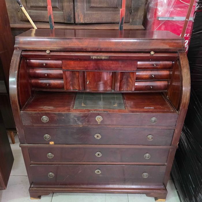 Cómoda/Escrivaninha Sec XIX em Mogno com aba cilindrica