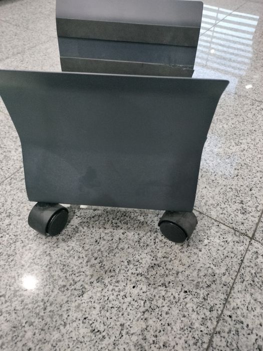 Suporte de chão para computador