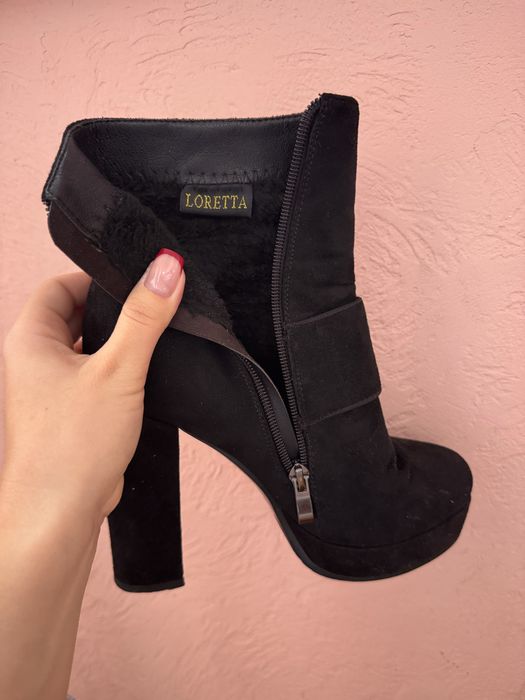 Ботинки на високому коблуці