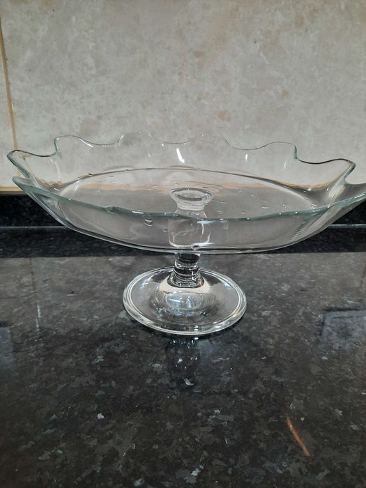 Fruteira em vidro com borda ondulada