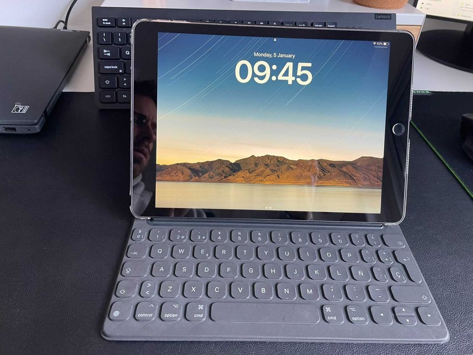 iPad 8th geração com apple pencil e keyboard