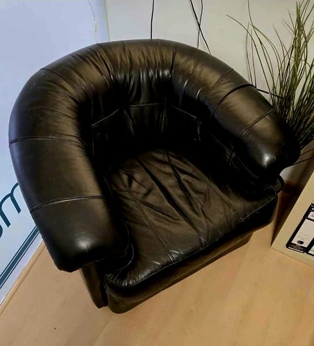 Sofa em pele preto