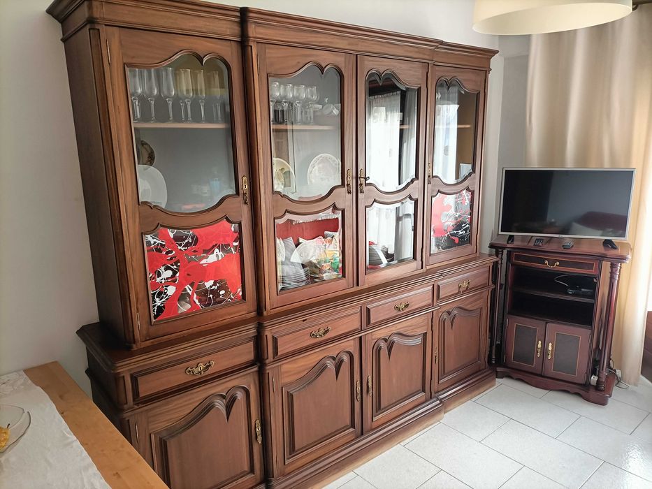 Móvel de Sala de Jantar Completo em Madeira Maciça