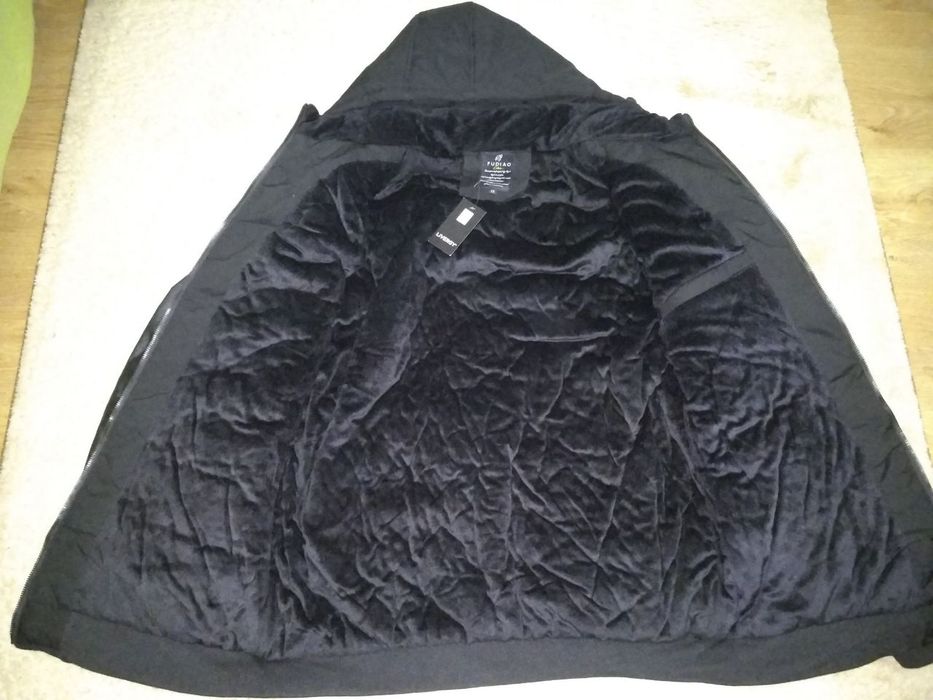 Куртка тёплая с капюшоном Новая