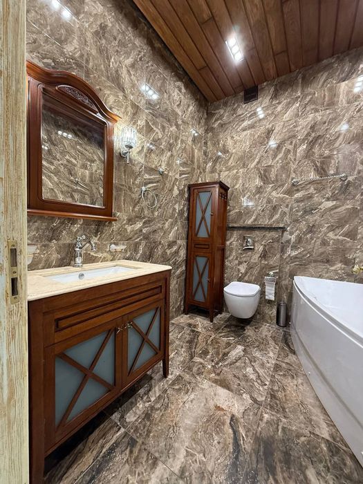 Квартира погодинно, подобово 3 кв у Центрі Тепла