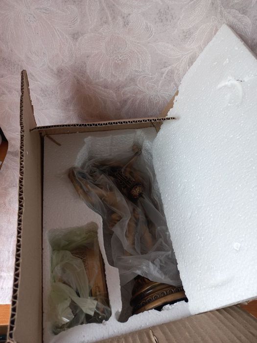 Настільний декоративний годинник