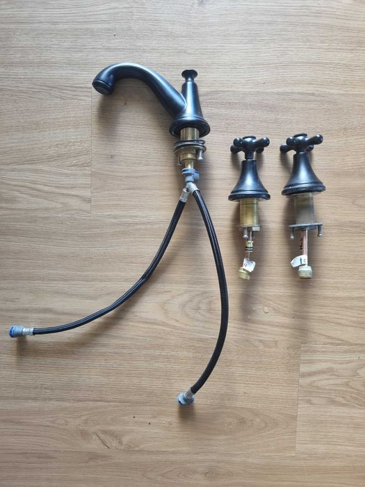 Torneira Casa de Banho em Preto - Bidet e Lavatorio