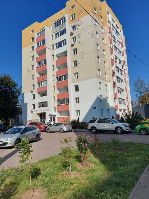 Продам просторную 2-комнатную квартиру